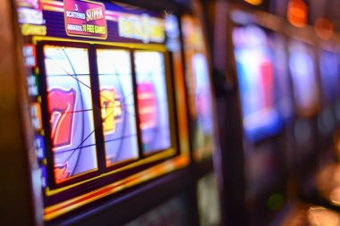 Mobile phone displaying gerai American Roulette betting interface with live dealer feed